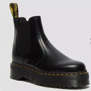 Dr. Martens 2976 Smooth Leather Platform Chelsea boots women’s size 8